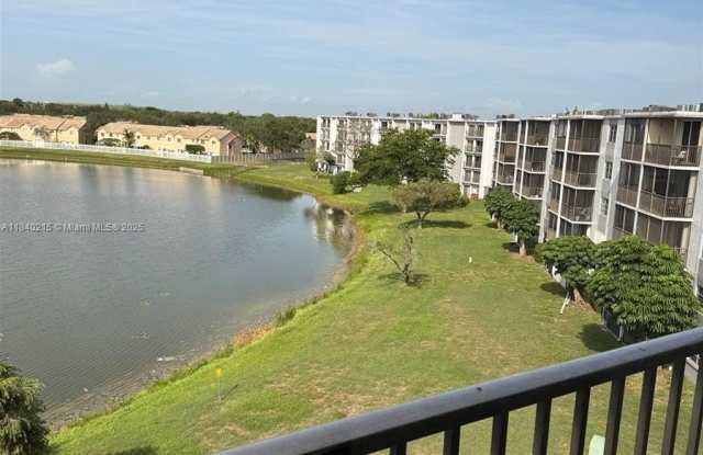 8600 N Sherman Cir photos photos