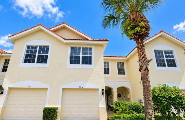 Available Nov 01 - Beautiful 3-bedroom, 2.5-bath townhome with attached garage in the heart of Naples at Pinehurst! Gallery 1