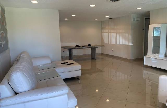 6031 MAPLEWOOD DRIVE Gallery 2