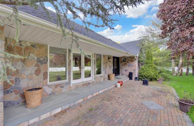 1719 Cedar Swamp Road Gallery 3