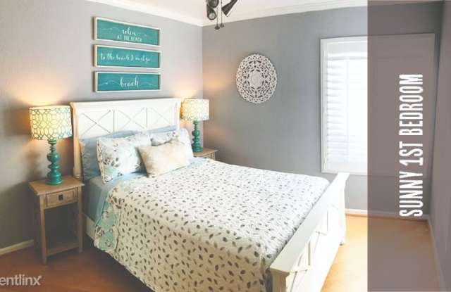 1736 Woodbine Place Gallery 4