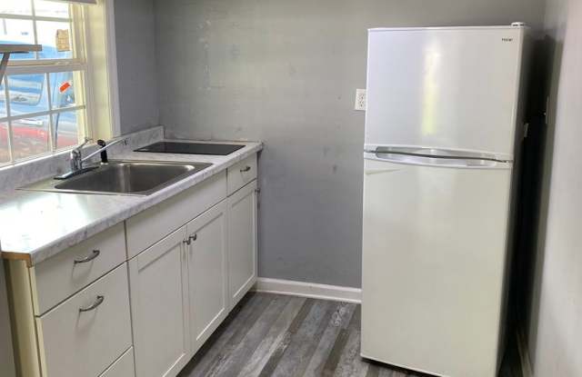 AVAILABLE NOW at a Good Price. 1 Bed 1 Bath FOR LEASE in Columbia. $700 Rent. Gallery 3