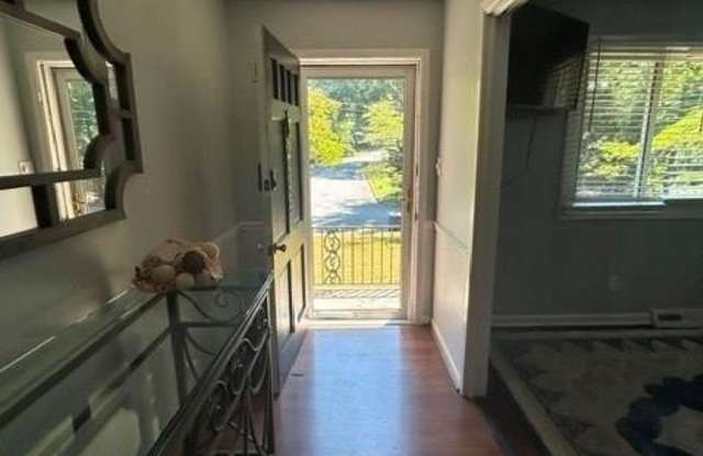 2889 Ashwood Drive Gallery 2