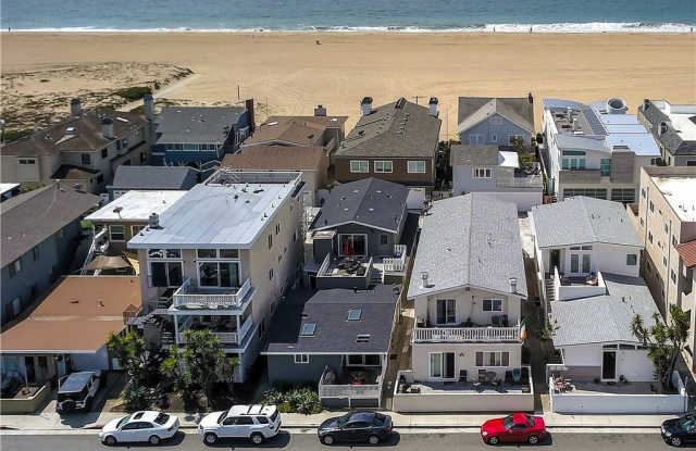 915 W Balboa Boulevard - 915 W Balboa Blvd, Newport Beach, CA 92661