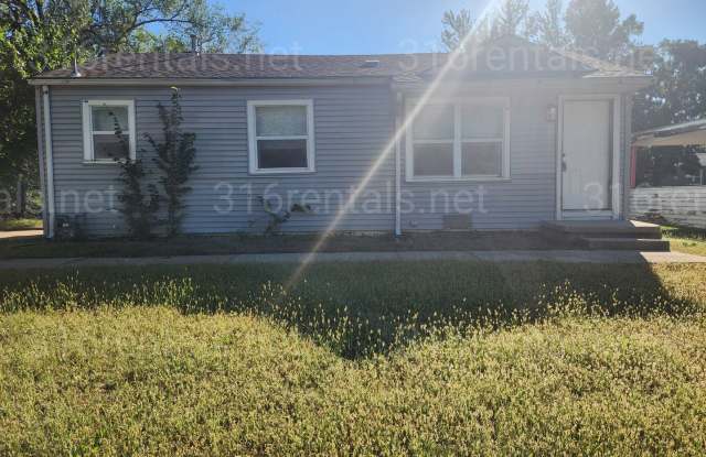 $975 - 4 bedroom / 1 and a half bathroom - Single Family Home - 2420 North Green Street, Wichita, KS 67219