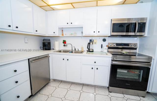 1833 S Ocean Dr Gallery 3