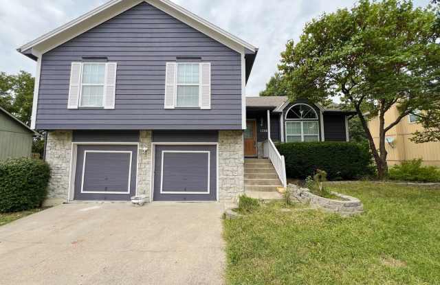 COMING SOON: Spacious 3-Bedroom Smart Home in Grandview! photos photos