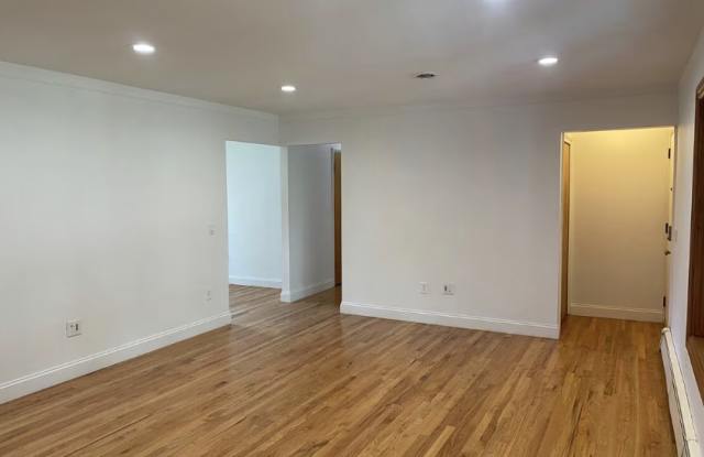 2727 Oakdale Drive Gallery 3