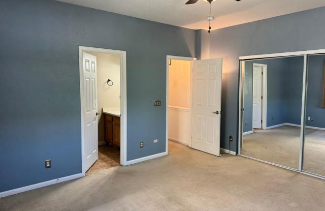 Spacious 2BR Townhome in Denver Gallery 4