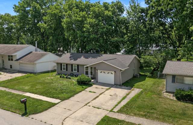 Charming 3-Bedroom Ranch with Attached Garage & Spacious Backyard in Southwest Champaign! Gallery 3
