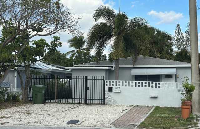 1300 NW 7th Ter photos photos