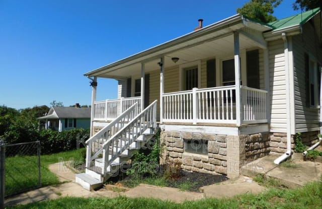 828 Faber Ave - 828 Faber Avenue, Waynesboro, VA 22980