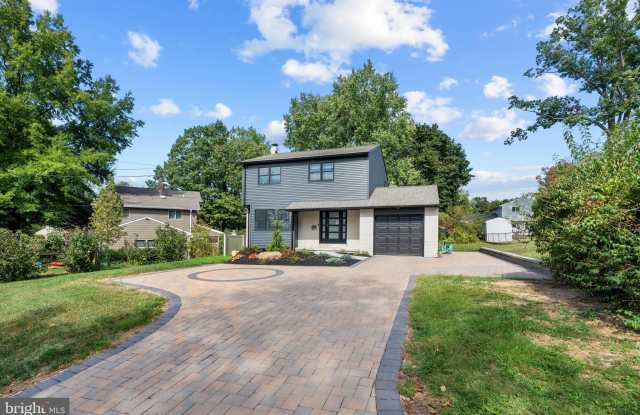 17 MCLAUGHLIN DRIVE - 17 McLaughlin Drive, Doylestown, PA 18901