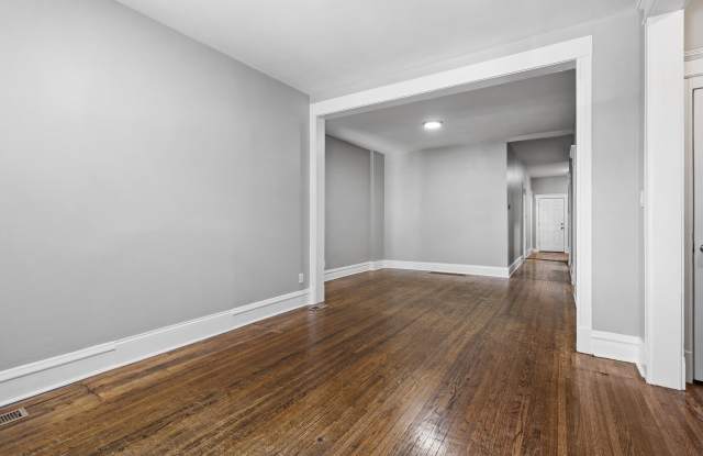 4319 W Jackson Boulevard Gallery 4