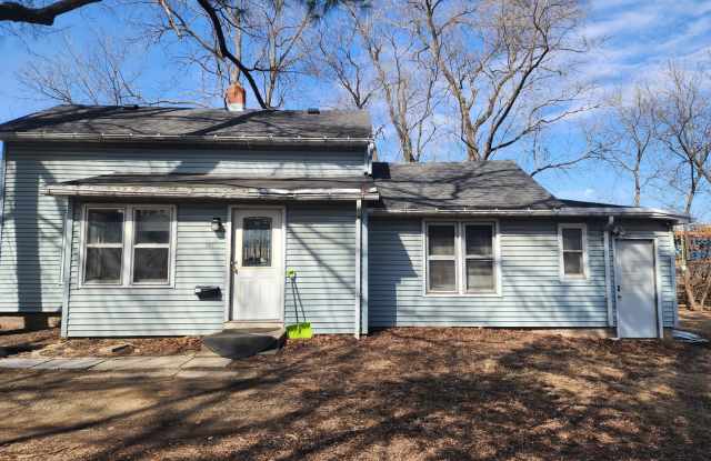 Available August 1st - 3 bedroom/1.5 bath house 1 block off Williamson St photos photos
