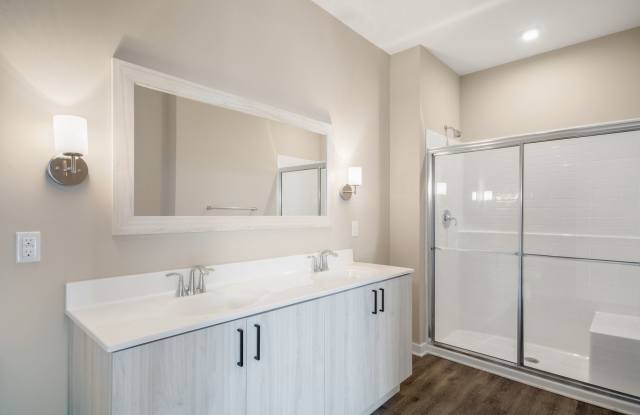 One Bedroom Luxury Apartment (Elevator Building) Gallery 4