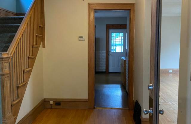 Large Como 5 Bedroom- Sept 2027!  Huge Living Room and Dining Room! Gallery 4