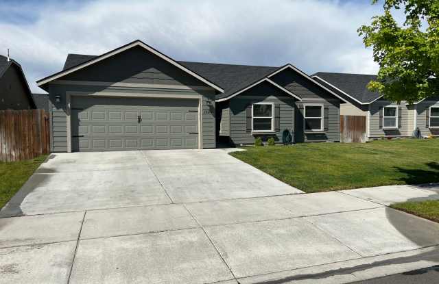 Pet Friendly Home in Desirable Neighborhood! photos photos