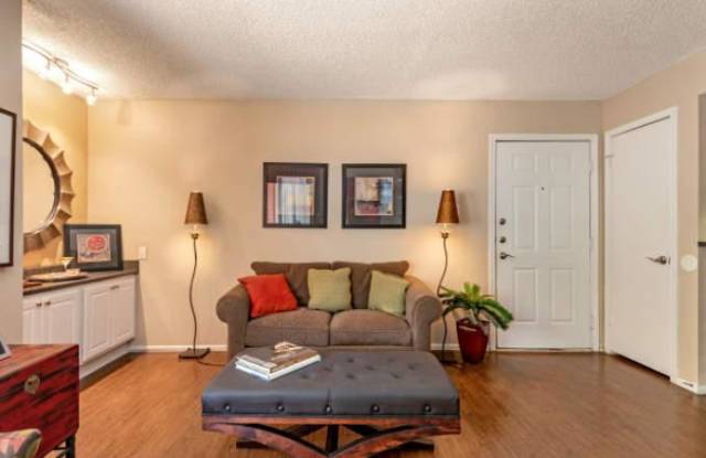 7823 Woodchase Gallery 2