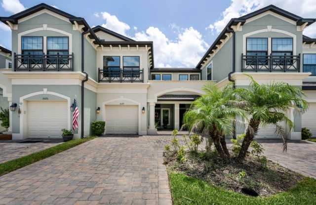 Beautiful executive Townhome Gallery 4