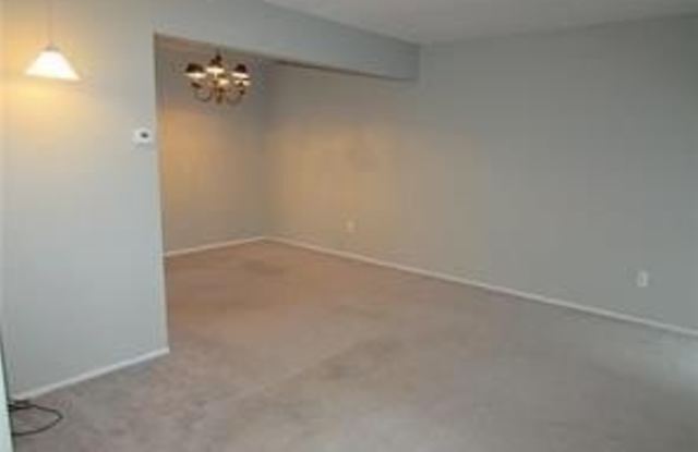 42106 Gladwin Street Gallery 4