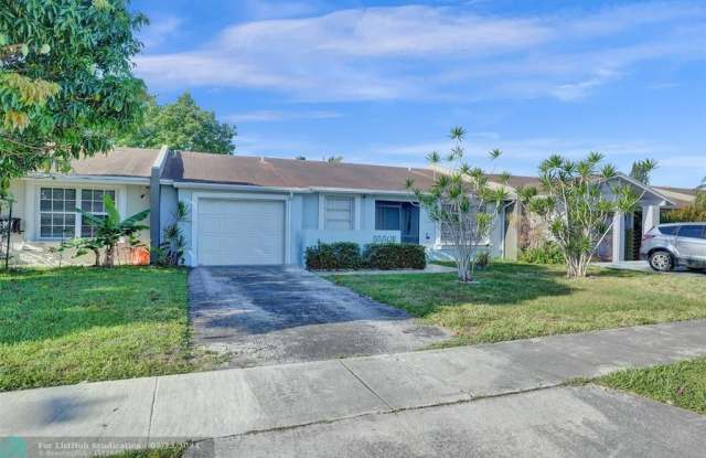 5550 Lakewood Cir S - 5550 Lakewood Circle South, Margate, FL 33063