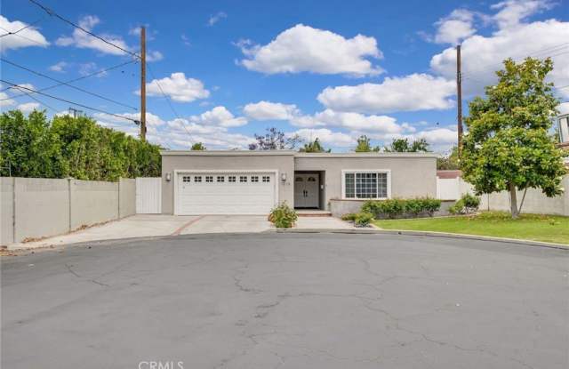 1015 E Walnut Avenue photos photos