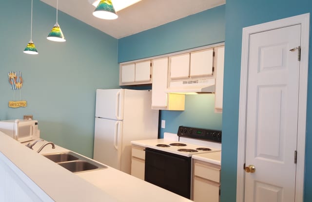 1 Bedroom Fully Furnished Condo in Waterway Village Gallery 1