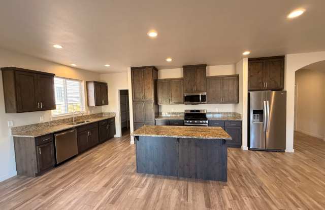 HUGE KITCHEN ISLAND, OPEN FLOOR PLAN, GORGEOUS MODERN LIVING IN NW REDMOND!! Gallery 4