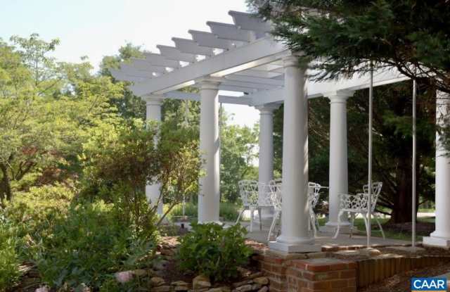 500 CRESTWOOD DR Gallery 3
