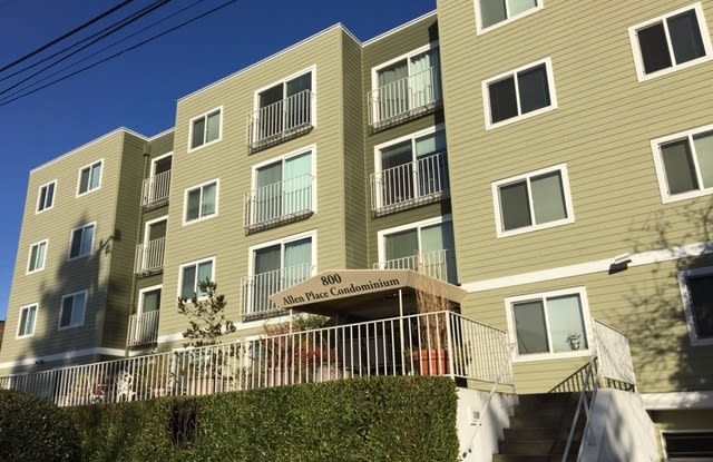 Spacious 1 Bed/1 Bath Condo in Wallingford/Fremont - 800 North Allen Place, Seattle, WA 98103