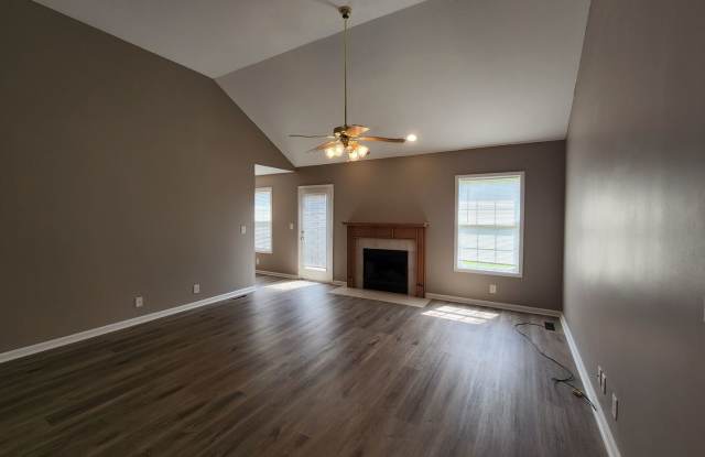$1700 - 3 Beds 2 Bath + Bonus Room Gallery 3