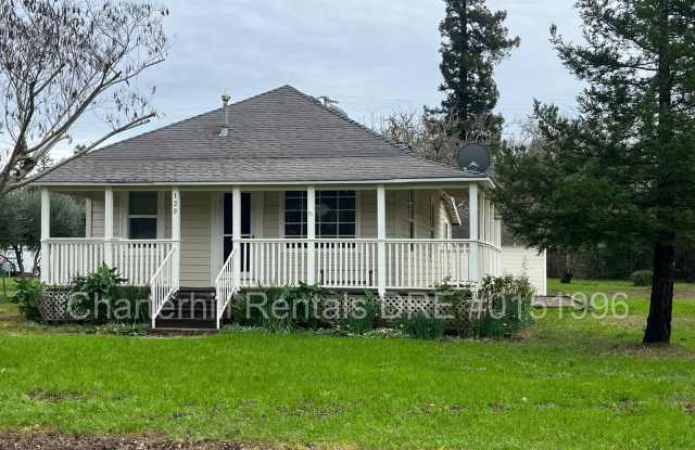 Wonderful, charming, home with large front porch in Kenwood - 120 Laurel Avenue, Kenwood, CA 95452