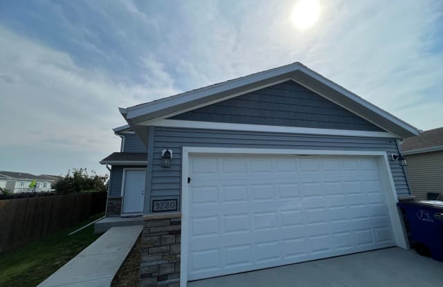 3220 31st St S - 3220 31st Street South, Moorhead, MN 56560