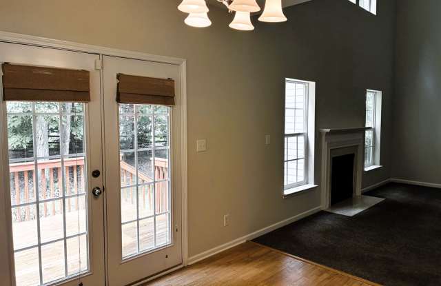 Awesome pet-friendly South Charlotte home on cul-de-sac for lease! Gallery 4