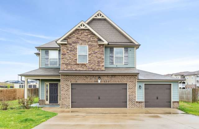 Pet Friendly Five Bedroom! - 2147 Bandera Drive, Clarksville, TN 37042