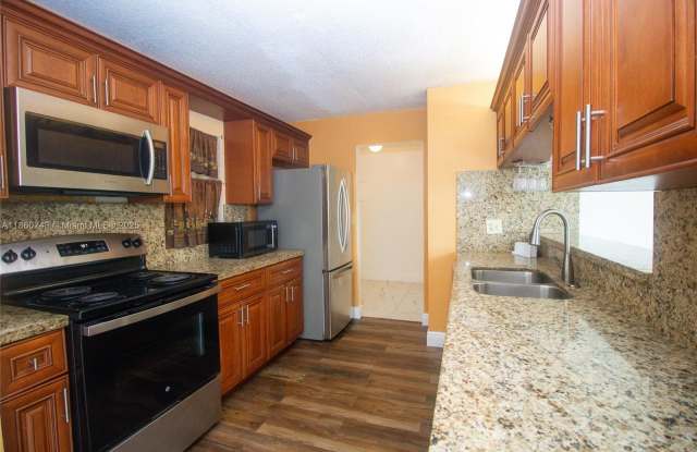 3100 N Pine Island Rd photos photos