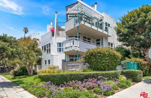 2115 3RD ST photos photos