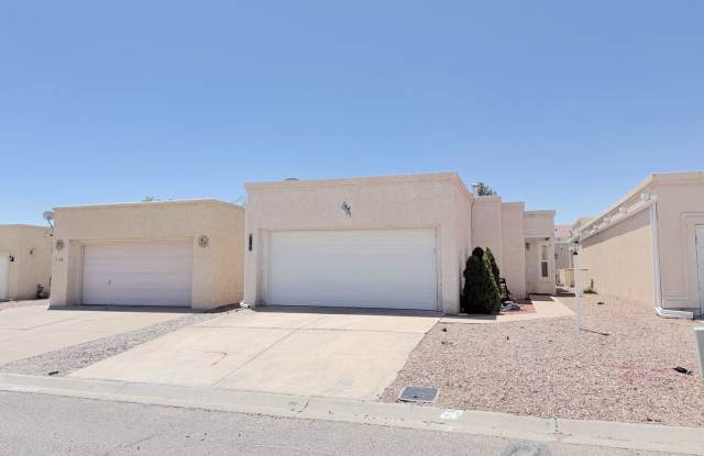 Charming 2 bed 2 bath Rio Rancho Home. No carpet! Near Intel. Close to Southern, 528 and Unser. Gallery 3