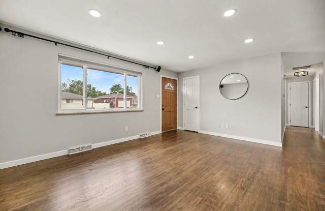 Charming Lamar Heights Ranch with Sauna & Two Garages — Just 2 Miles from Olde Town Arvada Gallery 4