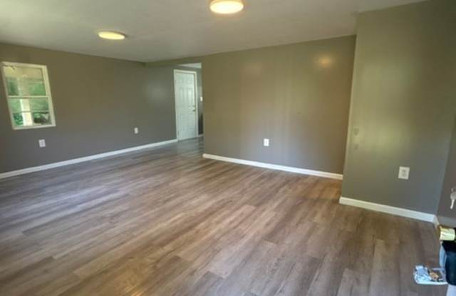 Renovated 3 Bedroom 2 Bath Home on 1 Acre for Rent! Gallery 4