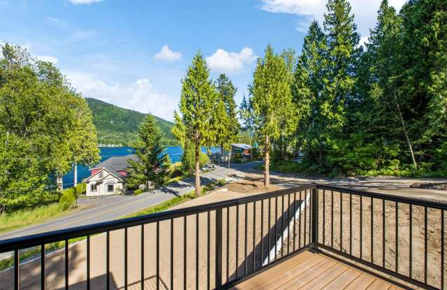 Beautiful 2 bedroom Home Over Looking Lake Samish photos photos