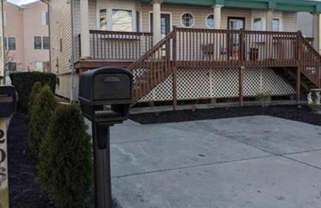 208 N Decatur Ave - 208 North Decatur Avenue, Margate City, NJ 08402