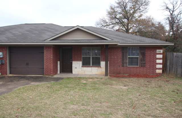 Available 3 Bedroom Duplex in Lindale! photos photos
