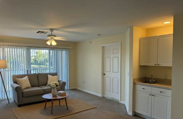 Gated Community Gem: Turnkey 2/2 in Emerald Lake photos photos