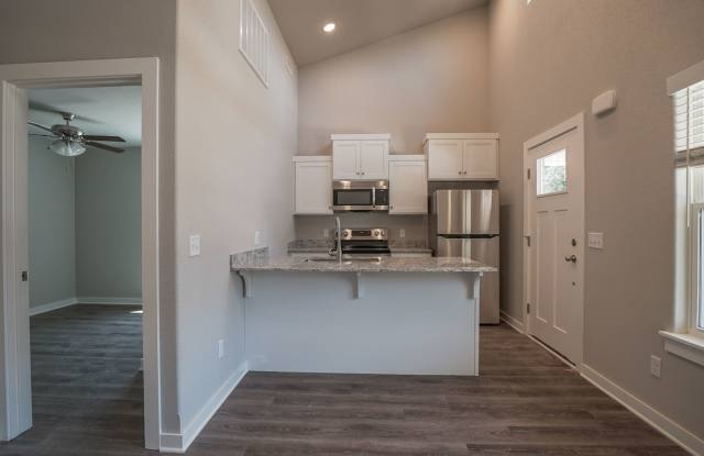 Nice! 2 Bath Home!! Gallery 4