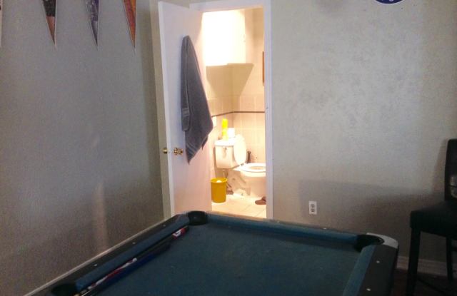 2 bed 2 bath with a ton of SPACE!! photos photos