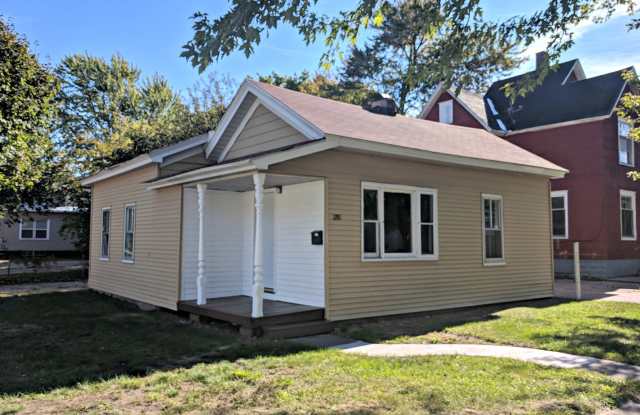 1230 Spring St- 3 bedroom house Gallery 1