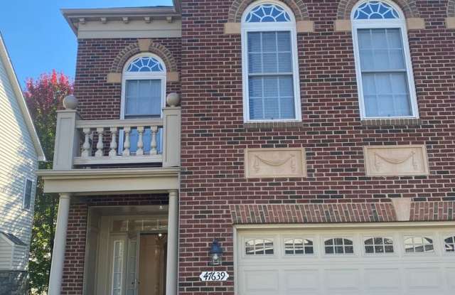 3 Bedroom Townhome in Sterling, with a large complete loft on top floor photos photos