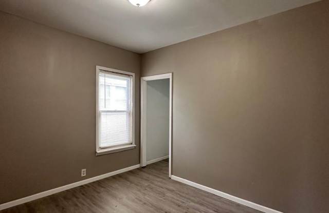 3bedrooms 1 1/2 bathroom. The house is very spacious living room, dining room and full kitchen includes the appliances fridge and stove. The house is section 8 ready. If you have any questions or concern text/call Liza at 816-602-6520. photos photos